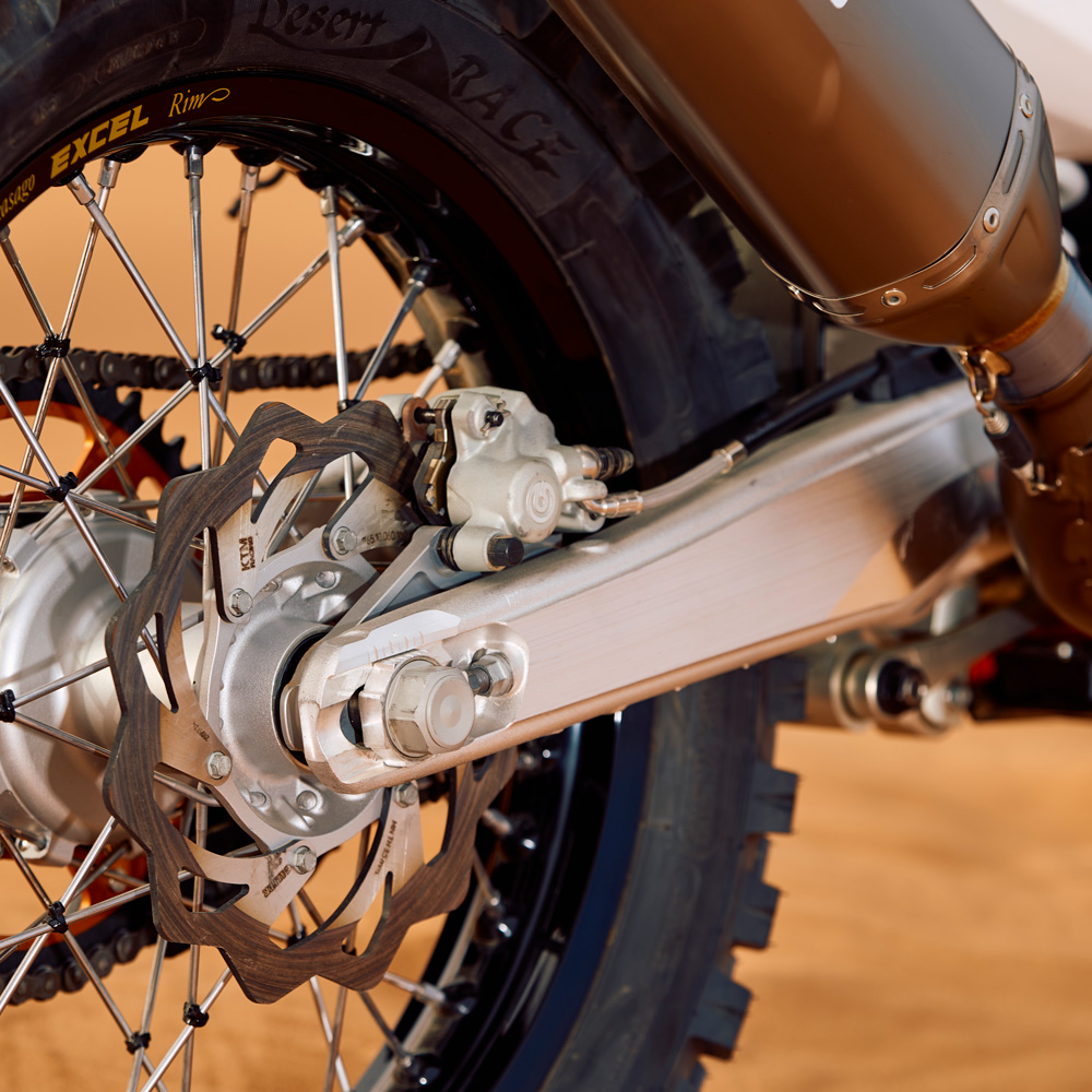 PHO_BIKE_DET_MY25-KTM-450-RALLY-REPLICA-swingarm_#SALL_#AEPI_#V1