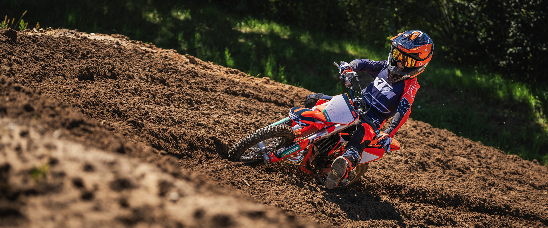 PHO_BIKE_DET_MY24-KTM-50-SX-Factory-Edition-action-2_#SALL_#AEPI_#V1
