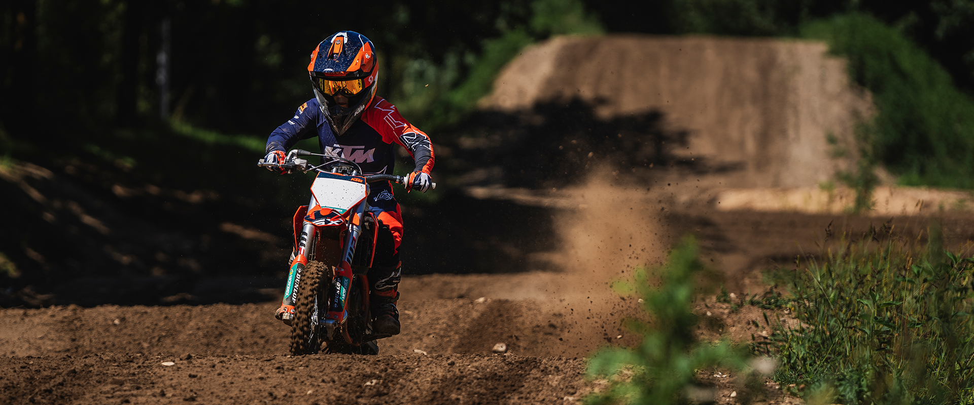 PHO_BIKE_DET_MY24-KTM-50-SX-Factory-Edition-action-5_#SALL_#AEPI_#V1